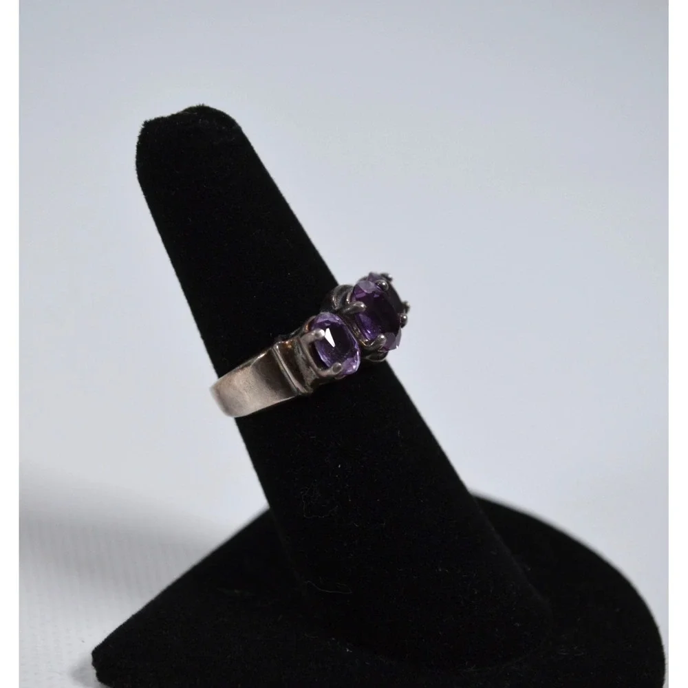 UTO‎ 925 Silver Tone Ring Size 5.5 3 Amethyst Stones